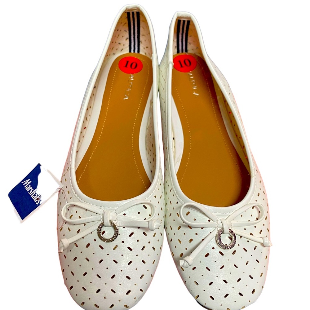 Nautica, White ballet flat, with beautiful bow. Low Wedge.